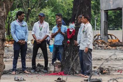 Muchos, incluidos los trabajadores de Air India, esperan respuestas para evitar que accidentes así vuelvan a ocurrir