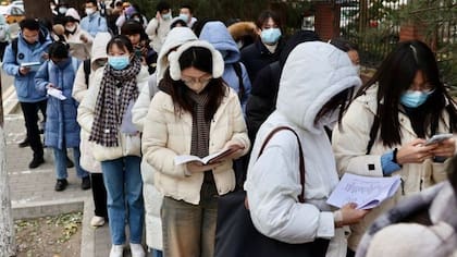 Muchos jóvenes chinos están optando por ingresar al servicio público ante la falta de oportunidades en el sector privado