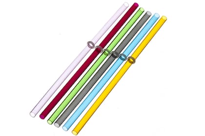 Muchos modelos generan errores de uso porque el anillo queda demasiado cerca del extremo inferior o resulta incómodo al beber