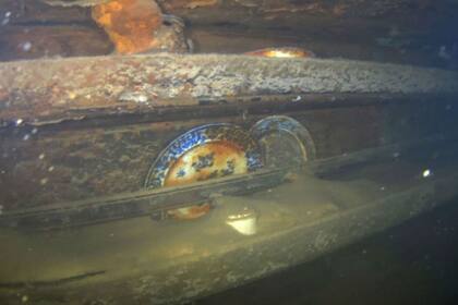 Muchos platos se encontraron también en el interior del barco naufragado