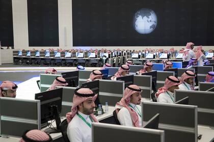 Muchos sauditas creyeron que Twitter les daría voz a los ciudadanos, pero el gobierno ejerce un férreo control; aquí, el Centro para Combatir Ideología Extrema, en Riad
