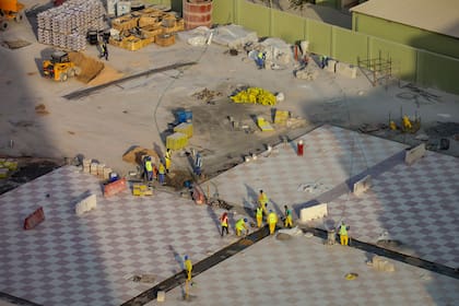 Muchos trabajadores inmigrantes ganan menos de 300 dólares al mes, salarios que a menudo se retrasan o no se pagan en su totalidad