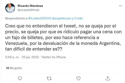 Muchos tuiteros explicaron lo que en realidad quiso expresar la usuaria al exhibir el fajo de billetes sobre la cuenta del restaurante: el problema no es el costo, sino la devaluación