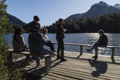 Muchos turistas aguardan definiciones económicas para decidir si vacacionarán en destinos como Bariloche