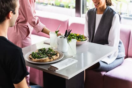 Mudrá, una linda terraza y menú a base de plantas