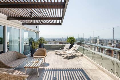 Muebles de exterior y reposeras (Brauer).