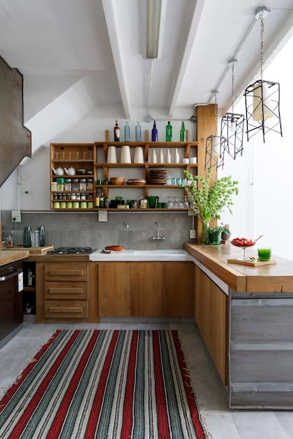 Muebles en petiribí macizo.