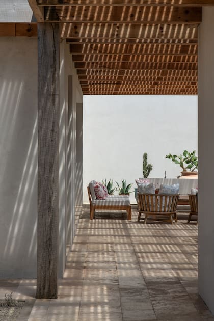 Muebles exteriores (Galpón Osuna) y almohadones (Flory Perkins).