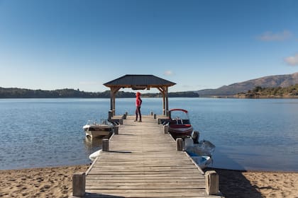 Muelle propio sobre el lago Aluminé