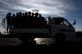Mueren 14 trabajadores de la confección en dos choques viales en Camboya