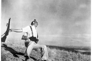 Arturo Pérez-Reverte: “Se esperaba de él que trajera la verdad desde el infierno, intacta. Pero quienes han estado ahí saben que eso es relativo”