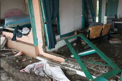 Muertos, heridos y construcciones destrozadas tras el paso de un fuerte tsunami en Indonesia