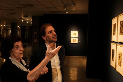 Marion Eppinger y Daniel Helft, hija y nieto de la artista, promovieron la realización de la muestra homenaje.