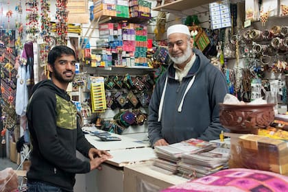 Muhammad Faisal, de Pakistán, y su tío, Skhawat Ali