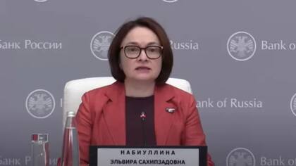 Mujer de pocas palabras, tan influyente como enigmática para los mercados, Nabiullina tiene en sus manos la llave de la política monetaria del país