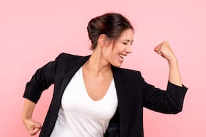 Mujer fuerte y contenta.