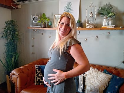 Carla se dio cuenta de que no era menopausia precoz lo que tenía, sino que estaba embarazada de 17 semanas.