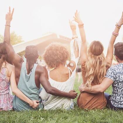 Mujer se hace viral porque sus amigas no quieren a su hijo (Fuente Instagram @yumpersonalizedgifts)