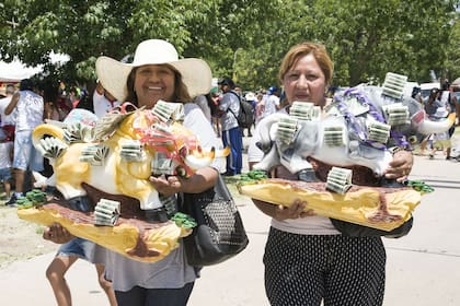Mujeres bolivianas con ofrendas