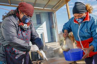 Liderazgos comunitarios: la triple jornada laboral de las mujeres en los barrios populares