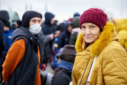Mujeres en el paso fronterizo de Palanca-Maiaki-Udobnoe entre Ucrania y Moldavia, el 1 de marzo de 2022