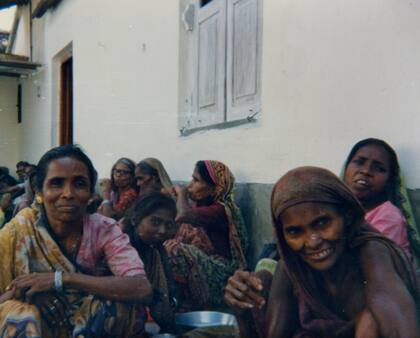 Mujeres en situación de calle que iban a buscar comida a la escuela Ghandi