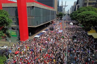 Mujeres protestan contra violencia de género en Brasil tras casos impactantes