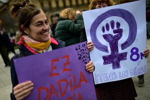Increpan a la ministra de Igualdad en un 8M que divide a la coalición progresista de España