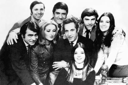 El grupo Gente de Teatro: David Stivel, Carlos Carella, Emilio Alfaro, Juan Carlos Gené, Norma Aleandro, Federico Luppi, Bárbara Mujica y Marilina Ross