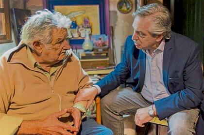 Mujica: “Más que a Fernández tienen que elegir a Mandrake porque se precisa un mago”