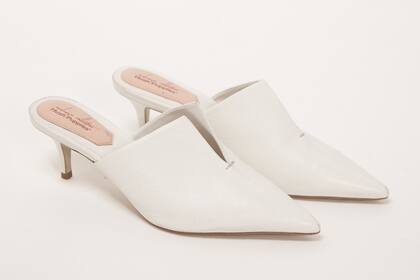 Mules con abertura en la capellada (Hush Puppies para Grimoldi, antes $3990 ahora $1900)