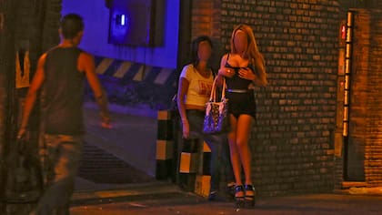 La calle sigue siendo el principal espacio de trabajo para cientos de mujeres y personas trans en Uruguay, pese a los riesgos de violencia y estigmatización