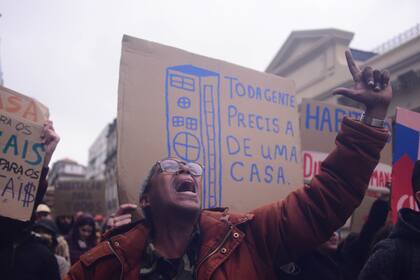 Múltiples ciudades de Portugal protestan en las calles por los altos costos de alquiler