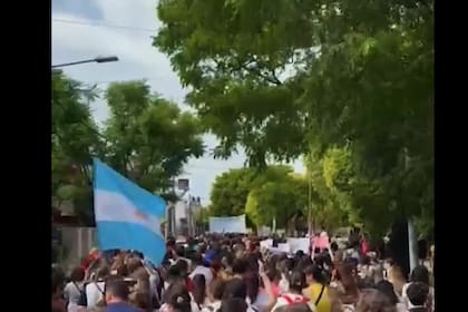 Multitudinaria marcha en San Martín contra la violencia escolar