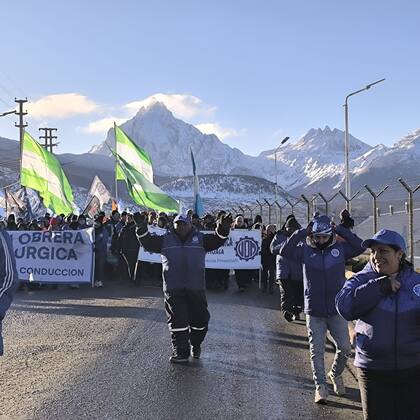 Multitudinaria marcha en Ushuaia contra las medidas del gobierno nacional