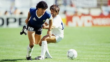 Maradona, a pura gambeta en un Argentina-Uruguay inolvidable: el triunfo por 1 a 0 en los octavos de final de México 86