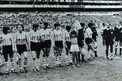 Las jugadoras argentinas, antes de un partido del Mundial México 1971.