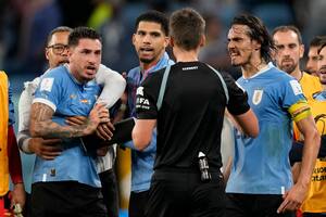 Cuatro jugadores uruguayos fueron informados por la FIFA por conducta indebida tras la eliminación