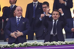 Macron en el Mundial: la polémica por el viaje a Qatar, su mensaje a Alberto Fernández y qué dijo sobre Messi