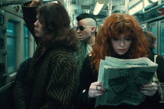 En su segunda temporada, el truco de El día de la marmota le abre paso al de Volver al futuro