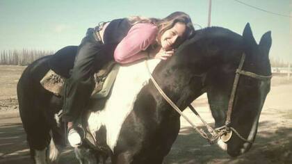 Muñeco y su dueña, Belén Rúa