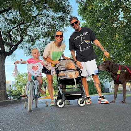 Muni junto a su marido y sus dos hijos días antes del accidente