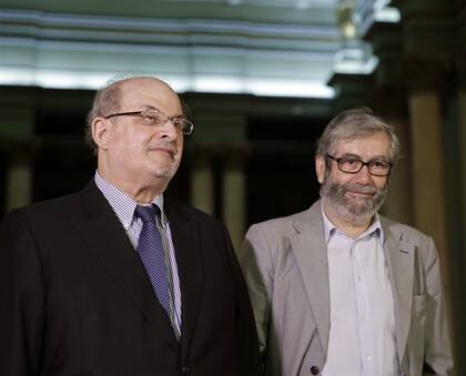 Muñoz Molina, a la derecha, ganó el premio Poniatowska