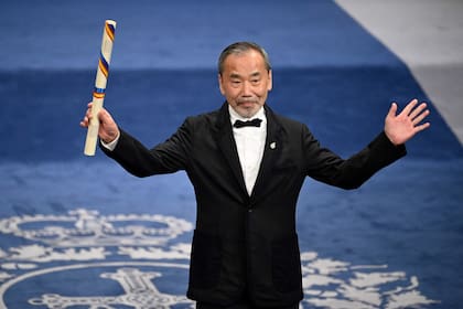 Murakami recogió el diploma ante los Reyes de España, pero eligió el silencio y no brindó un discurso de agradecimiento