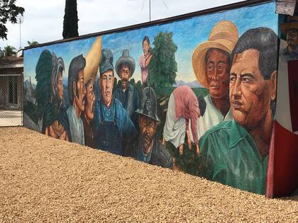 Mural de Emigdio Vasquez en la ciudad de Orange