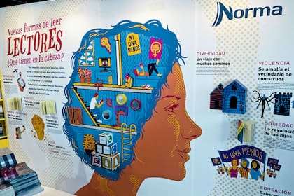 Mural dedicado a los lectores jóvenes en la Feria