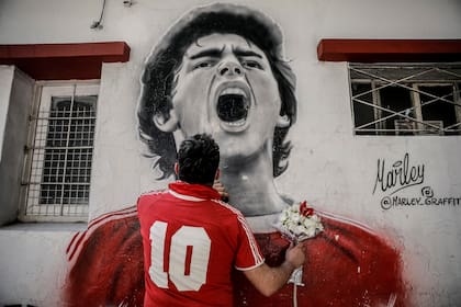 Mural en homenaje a Diego Maradona en los alrededores del estadio de Argentinos Juniors