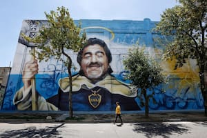 Mural en homenaje a Diego Maradona por el artista Alfredo Segatori