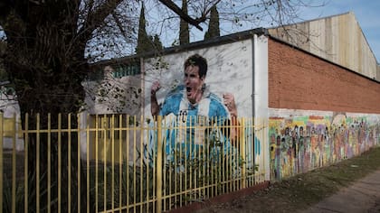 El mural en la escuela donde Messi cursó la primaria.