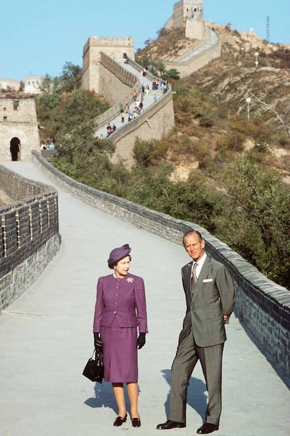 MURALLAS Y PUENTES. De visita en la Gran Muralla China, en 1986. Se
esperaba que la visita de Estado ayudara a la delicada transferencia de la soberanía sobre Hong Kong desde el Reino Unido a China, en 1997.